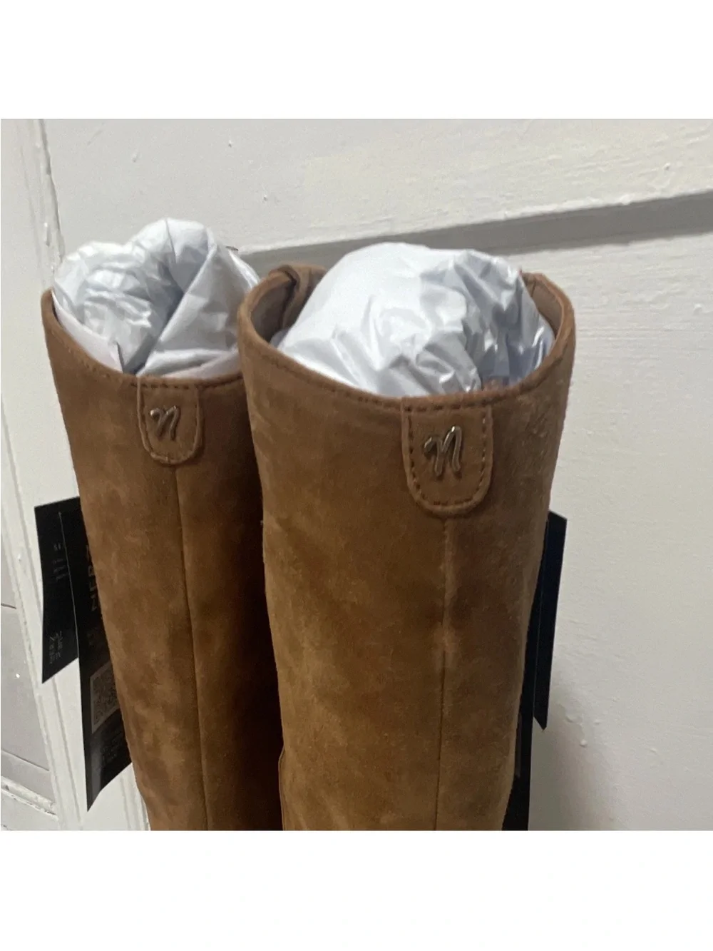 Naturalizer over knee